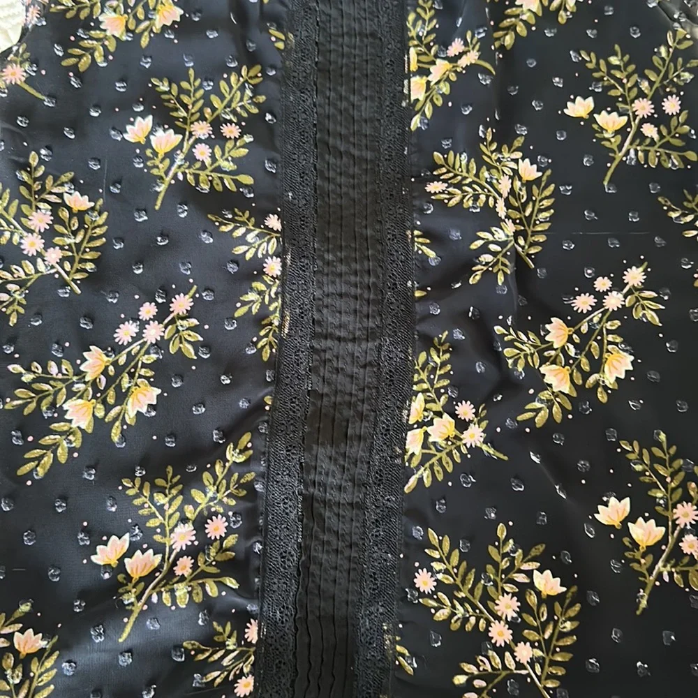 Lauren Conrad capped sheer sleeved scoop neck pullover blouse - Picture 9 of 9